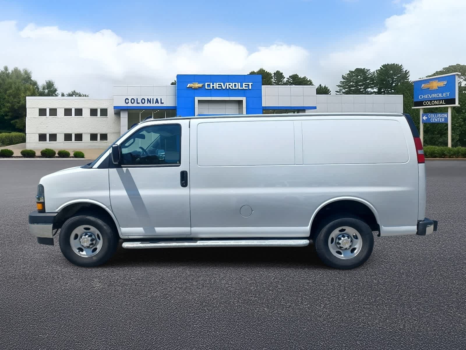 Used 2024 Chevrolet Express 2500 w/ Driver Convenience Package RWD image 6