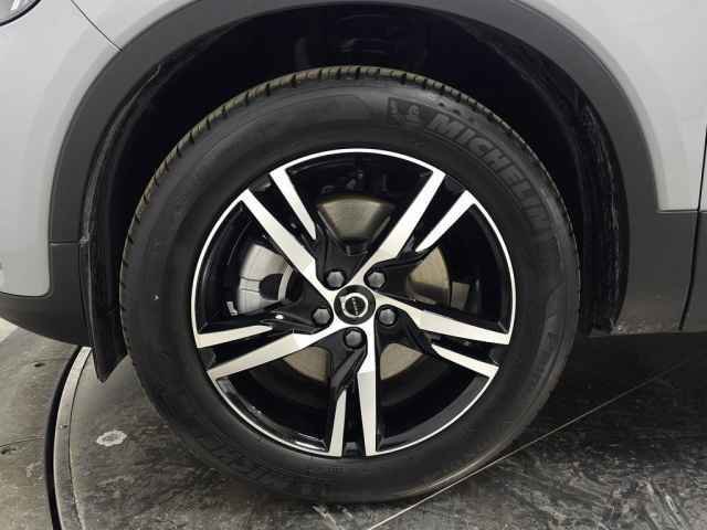 Certified 2025 Volvo XC40 B5 Core image 15