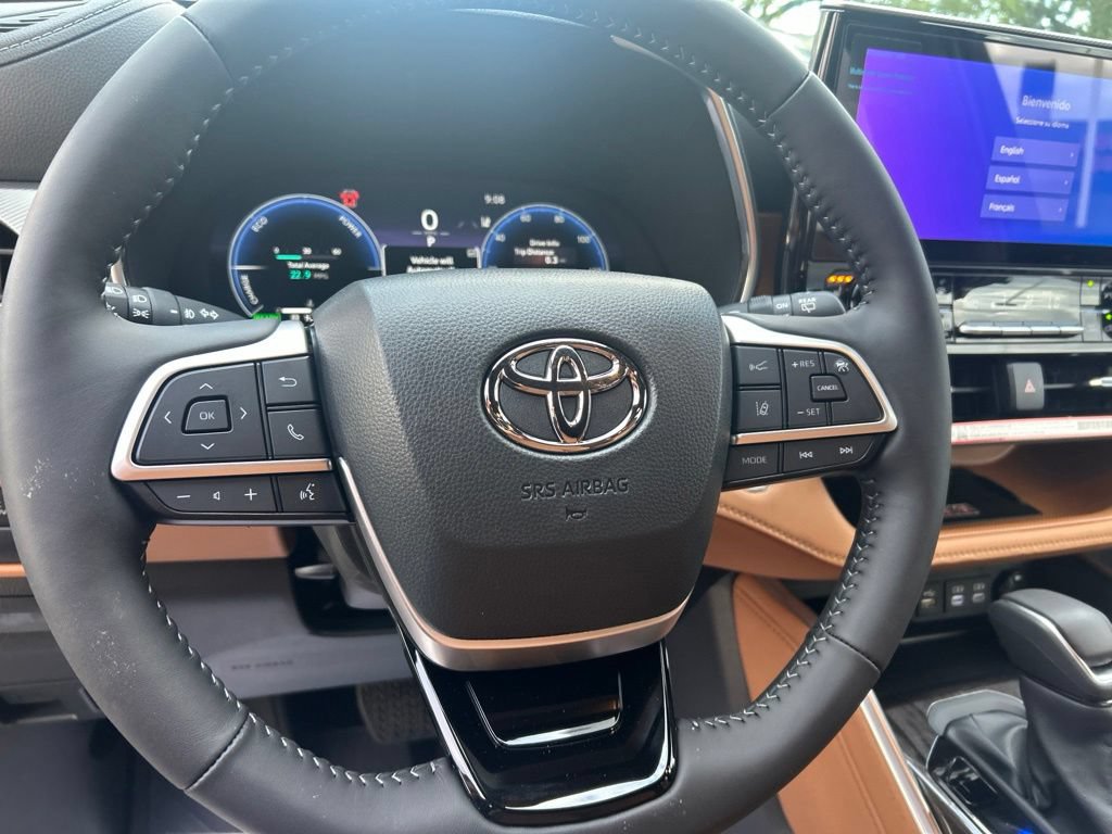 Used 2026 Toyota Highlander Platinum AWD/4WD image 25