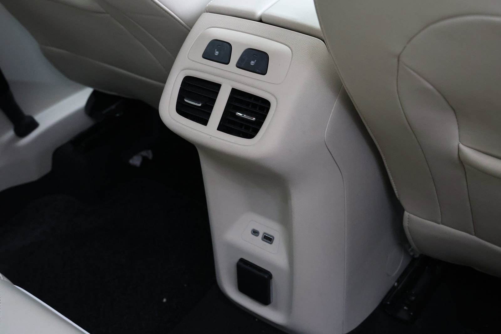 Used 2022 Buick Envision Avenir w/ Technology Package II image 36