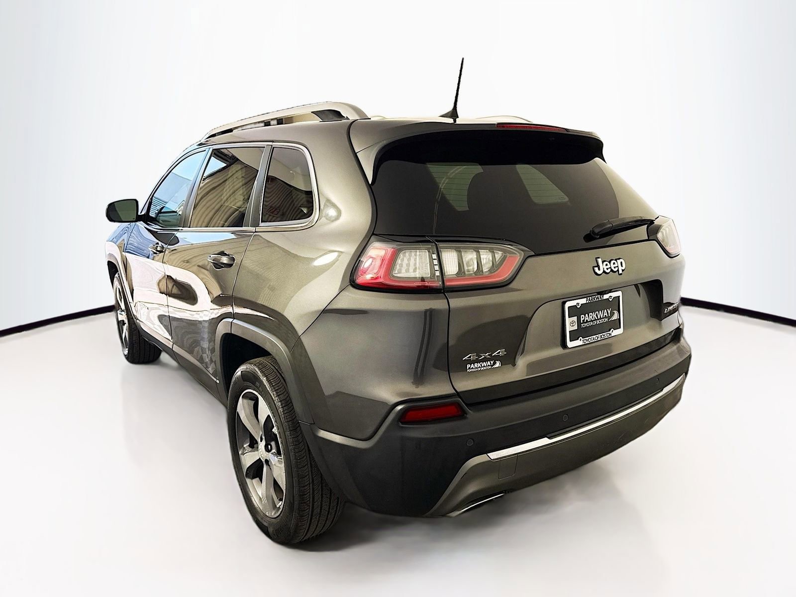 Used 2019 Jeep Cherokee Limited AWD/4WD image 5