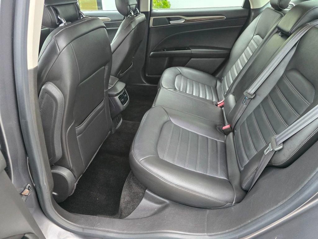 Used 2014 Ford Fusion SE w/ Equipment Group 202A FWD image 17