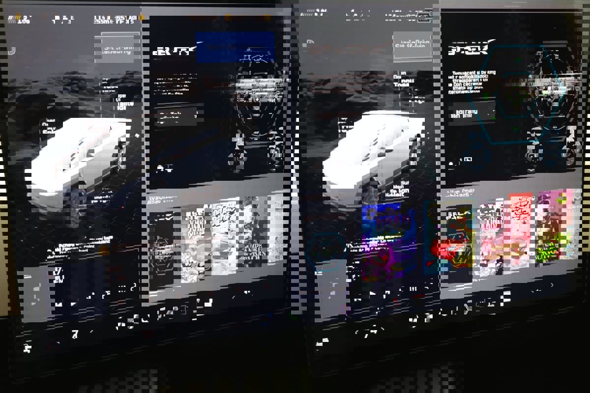 Used 2024 Tesla Cybertruck AWD Crew Cab image 32