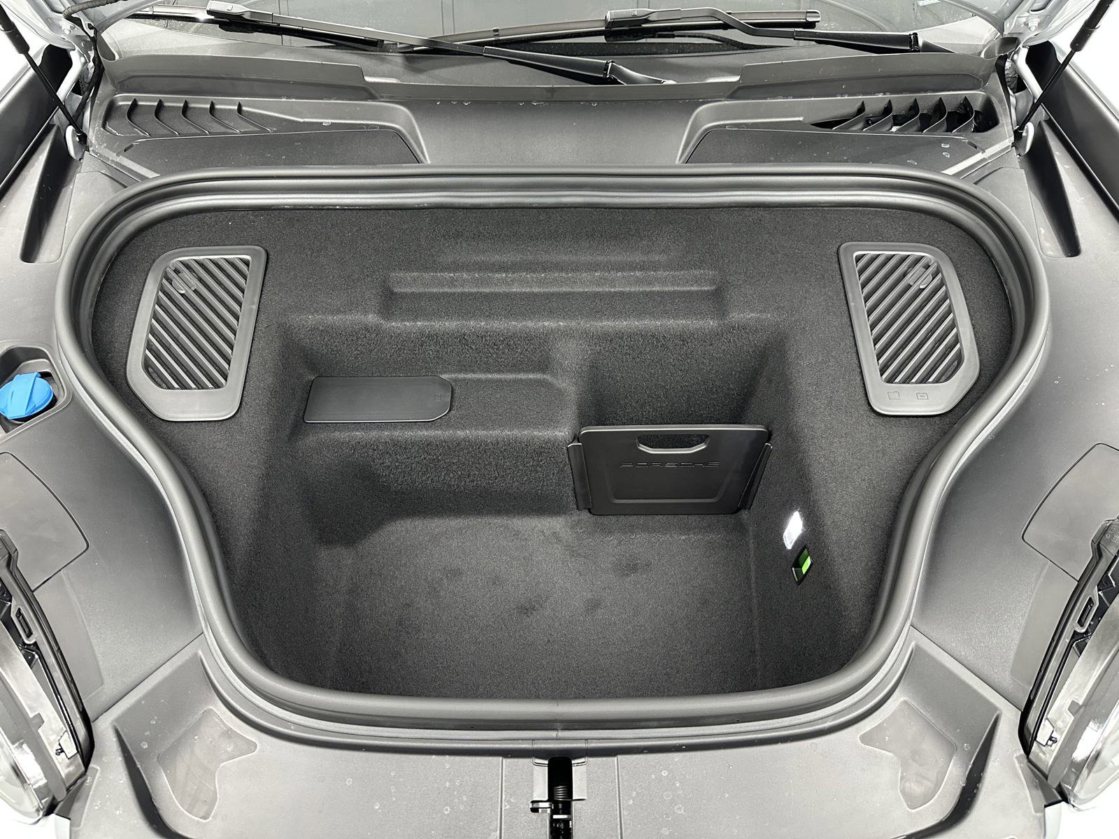 Certified 2025 Porsche Macan Electric image 55