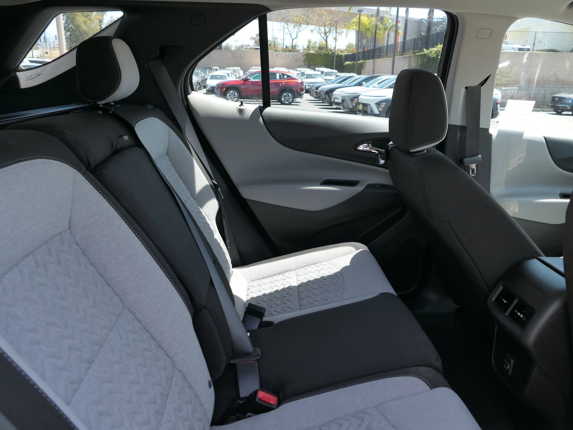 Used 2023 Chevrolet Equinox LS FWD image 24