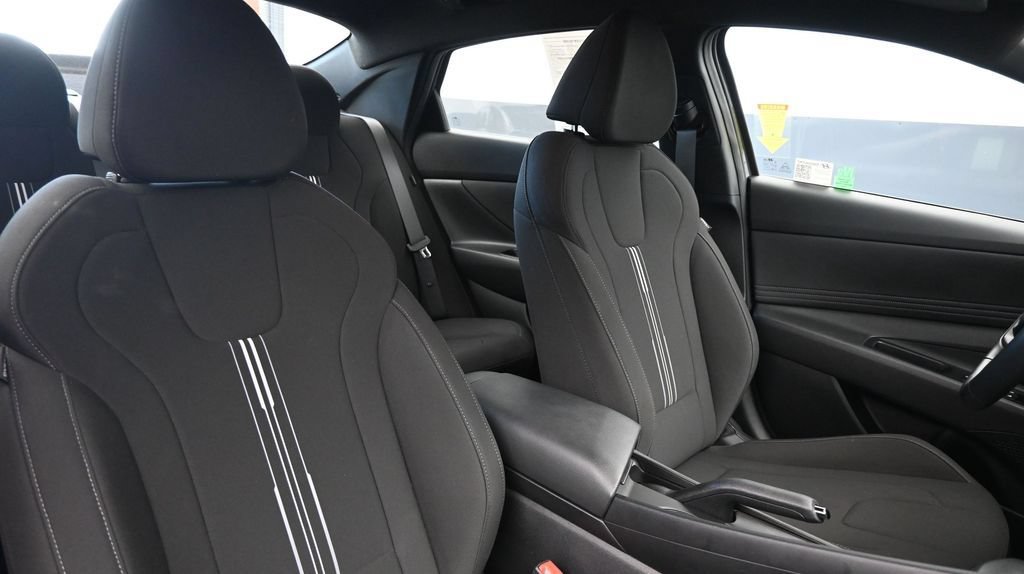 Certified 2025 Hyundai Elantra Sport FWD image 12