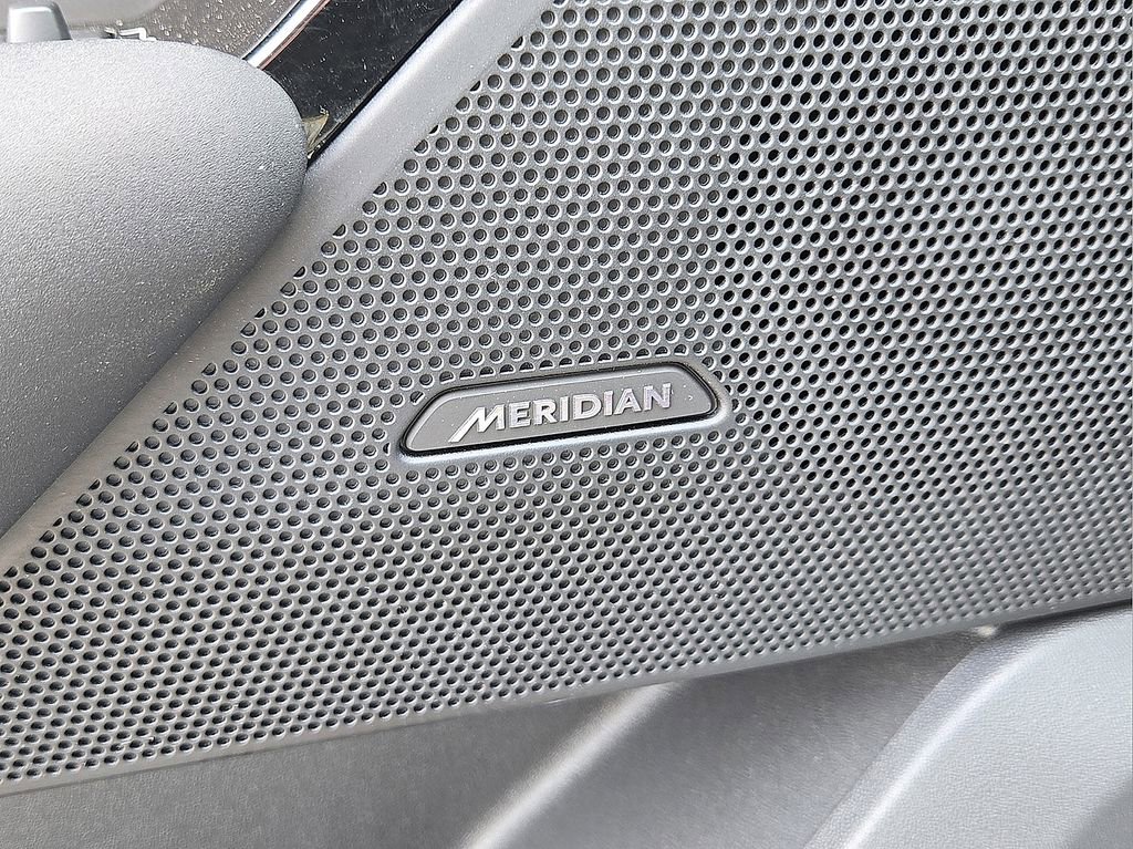 Used 2025 Land Rover Range Rover Velar Dynamic SE image 24