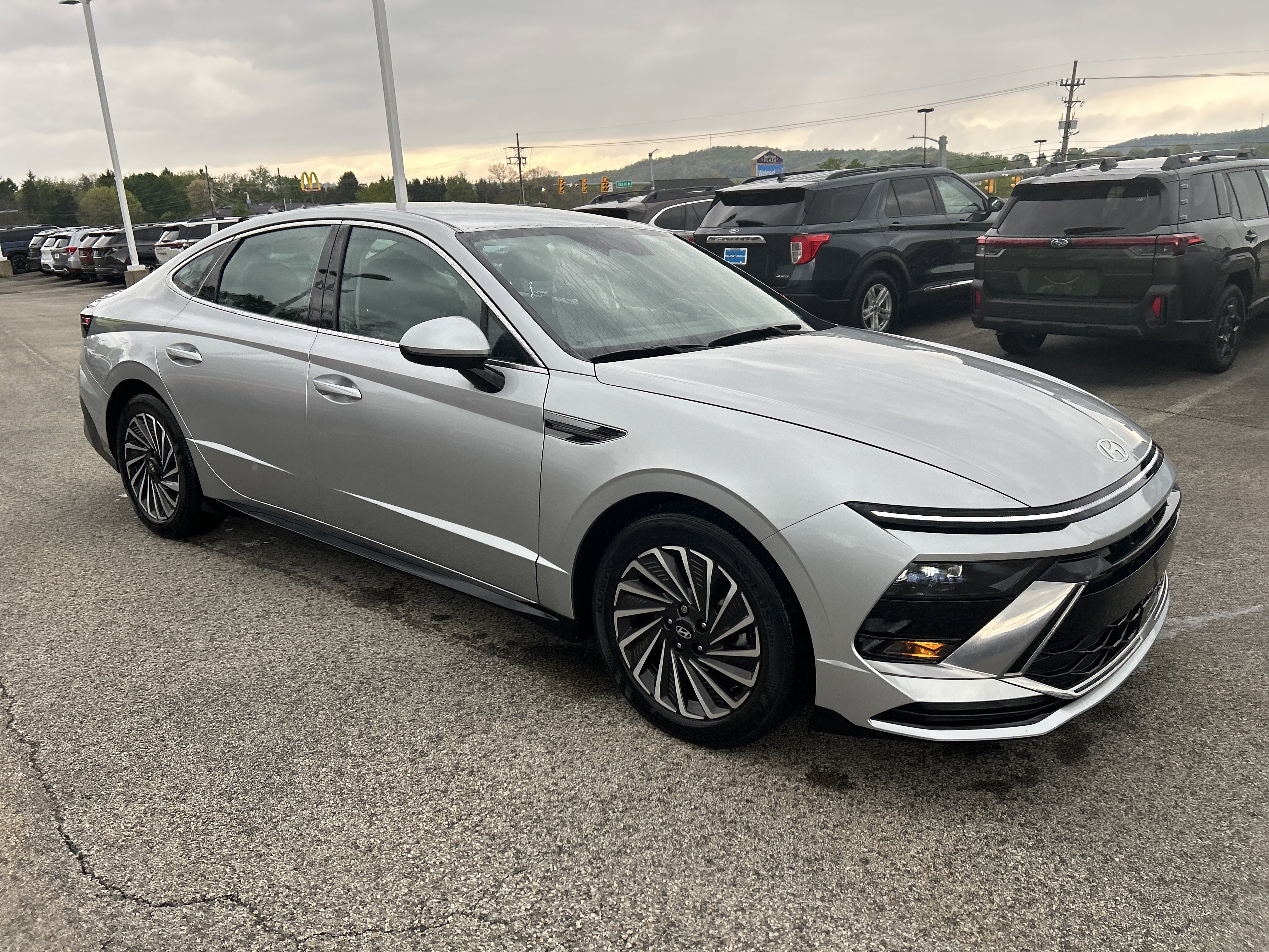 Used 2025 Hyundai Sonata SEL FWD image 2