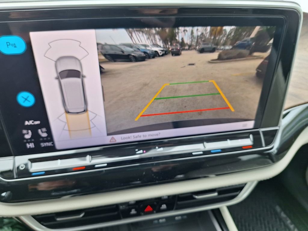 New 2026 Volkswagen Atlas SE image 14