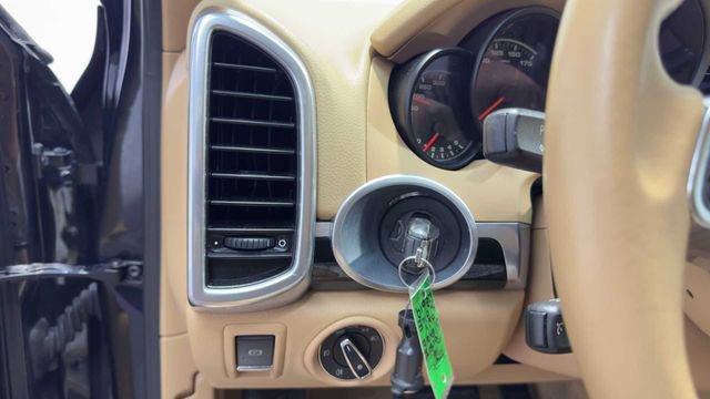 Used 2016 Porsche Cayenne AWD/4WD image 24