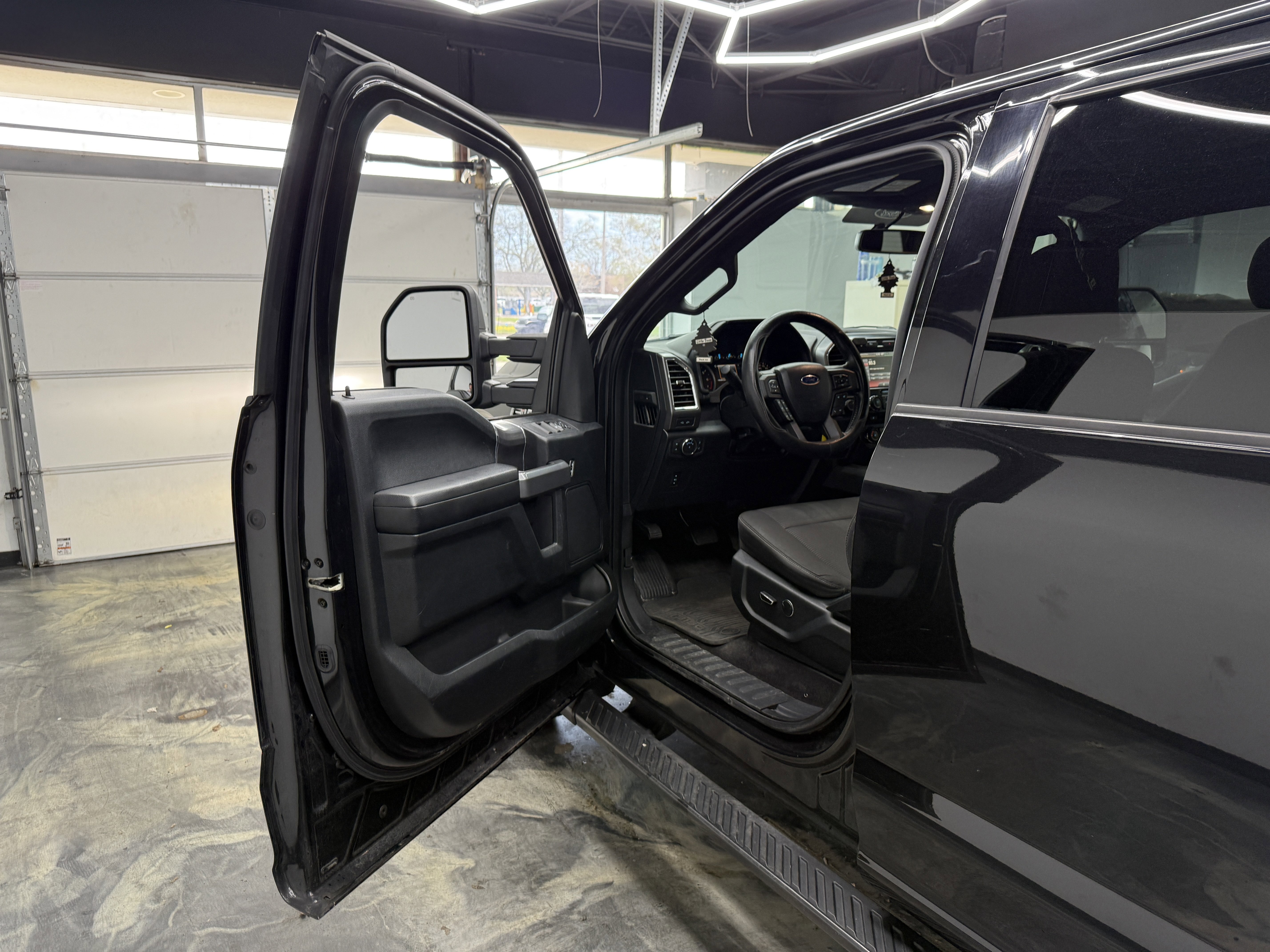 Used 2015 Ford F150 XLT w/ Equipment Group 301A Mid AWD/4WD image 9