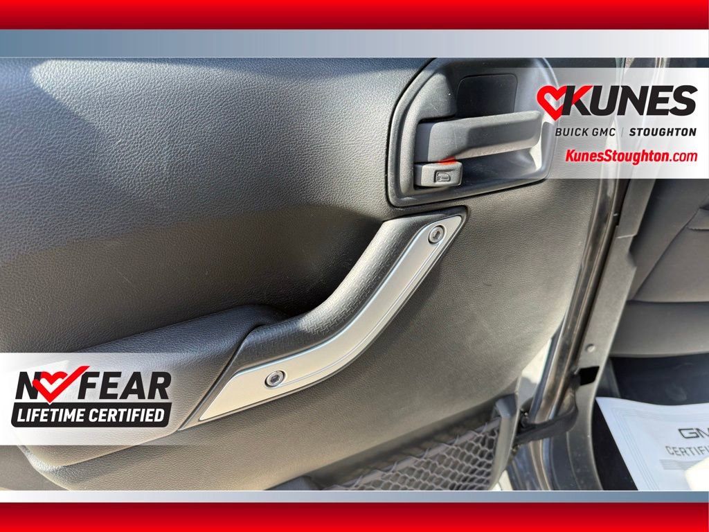 Used 2016 Jeep Wrangler Unlimited Sahara w/ Dual Top Group AWD/4WD image 25