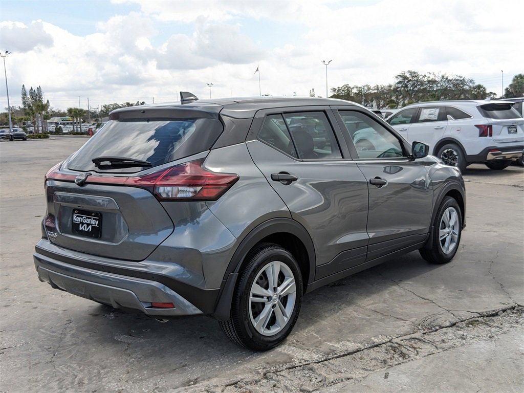 Used 2022 Nissan Kicks S image 9
