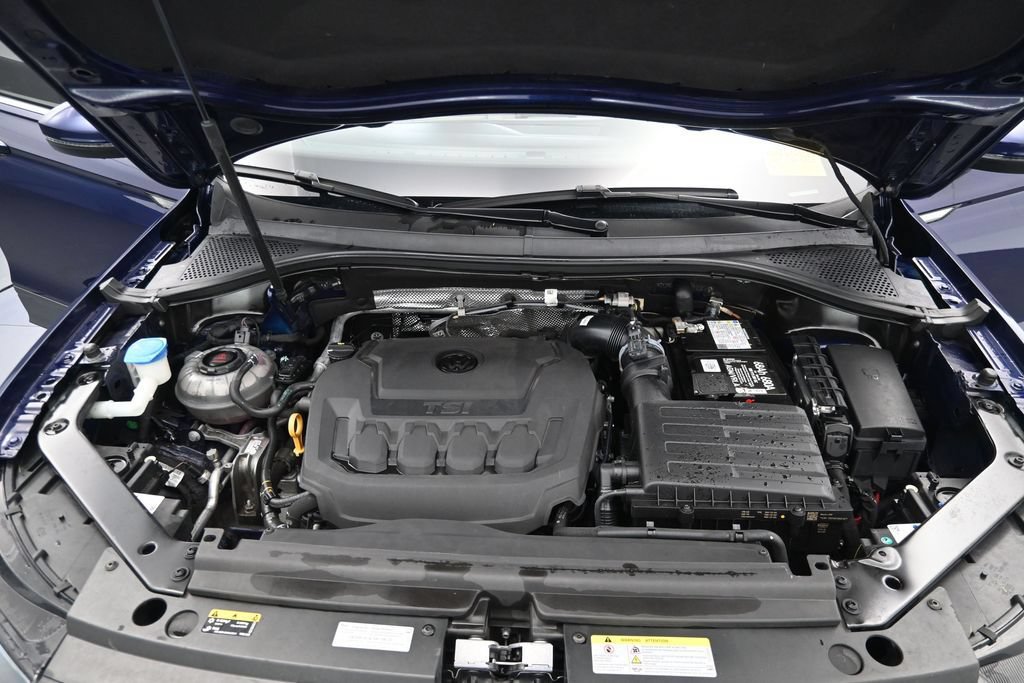 Used 2023 Volkswagen Tiguan SE w/ Panoramic Sunroof Package FWD image 16