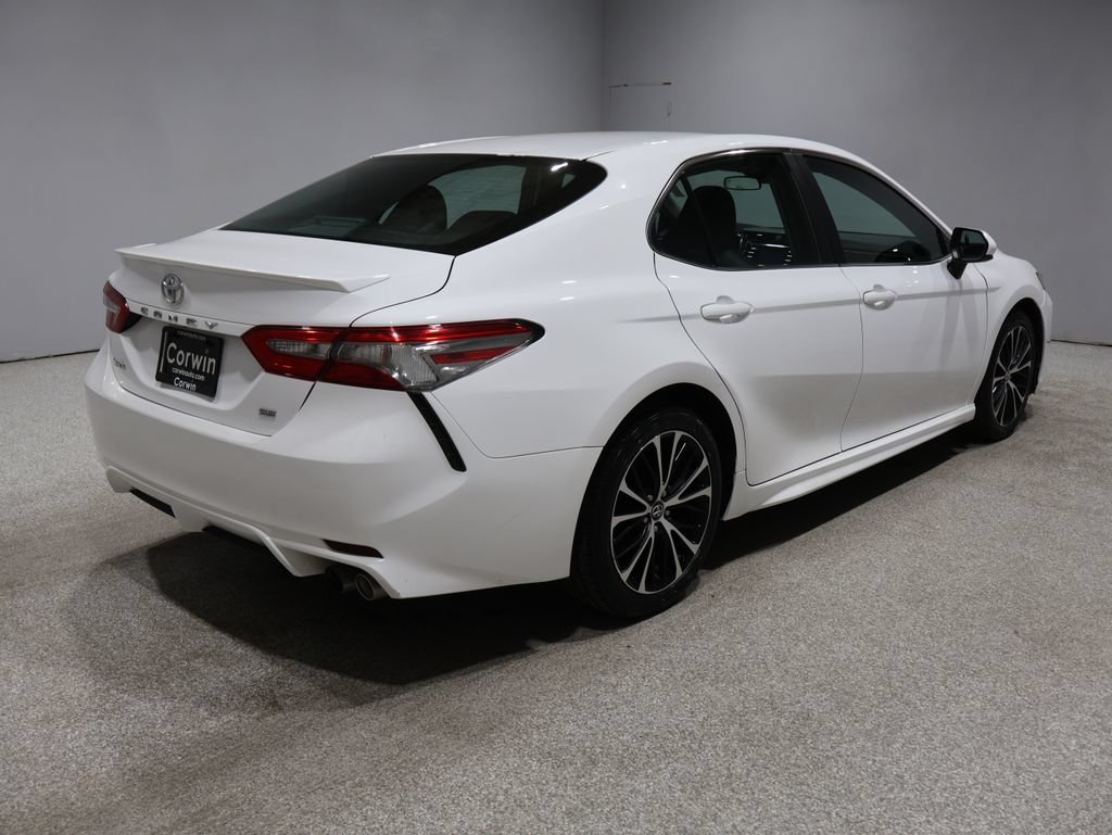Used 2018 Toyota Camry SE FWD image 2