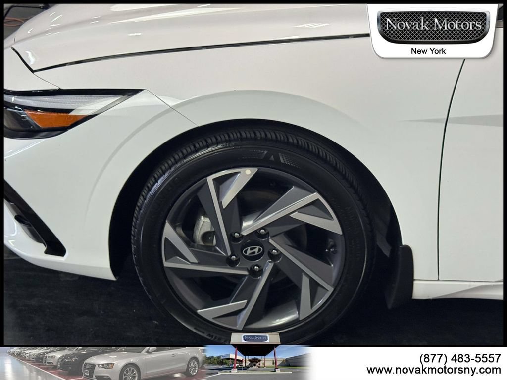 Used 2025 Hyundai Elantra Limited FWD image 5