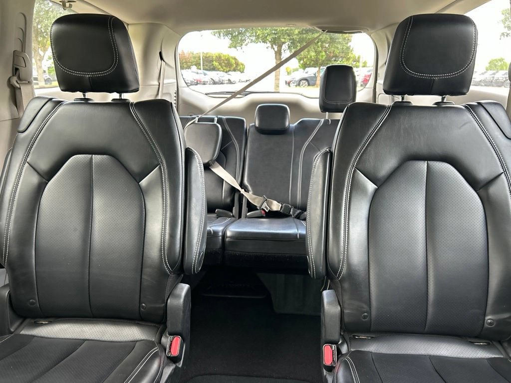 Used 2023 Chrysler Pacifica Touring-L FWD image 13