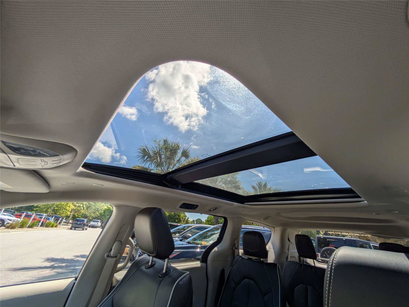 Certified 2023 Chrysler Pacifica Limited FWD image 25