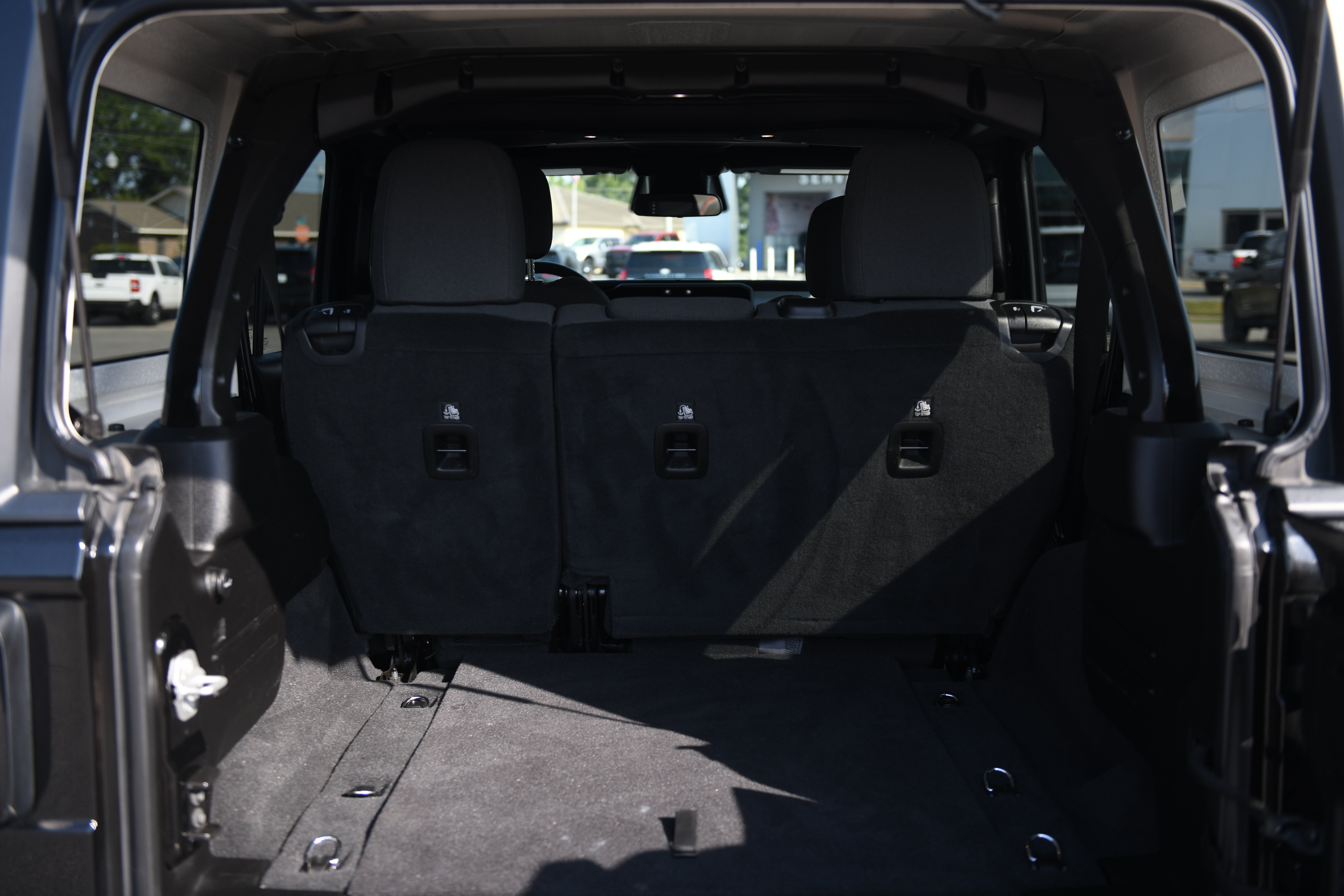 Used 2025 Jeep Wrangler Unlimited Sport AWD/4WD image 10