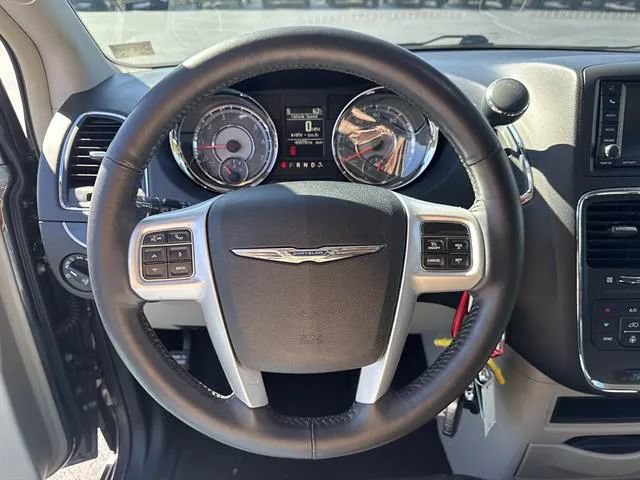 Used 2016 Chrysler Town & Country Touring w/ Driver Convenience Group FWD image 9