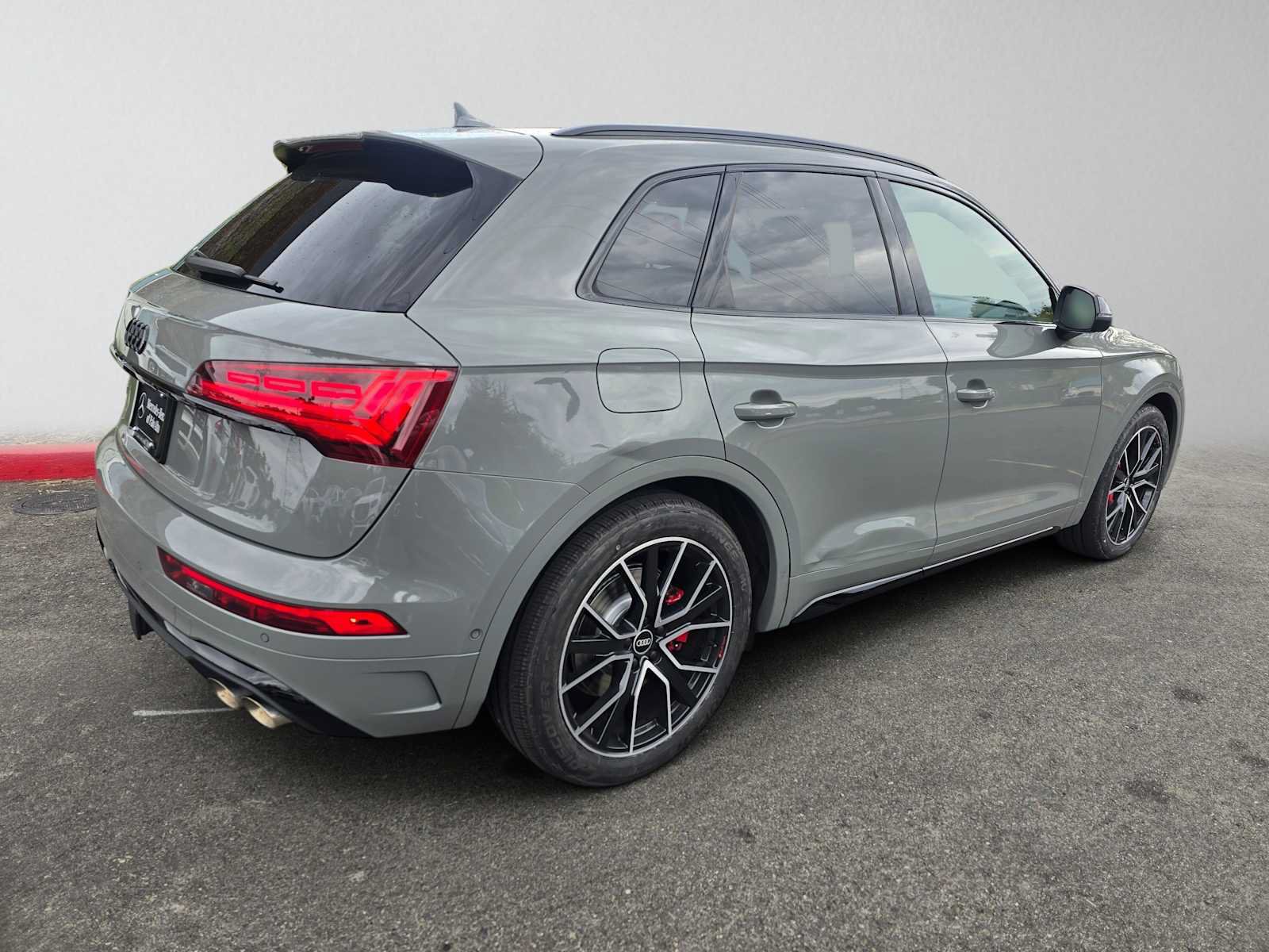 Used 2022 Audi SQ5 Prestige AWD/4WD image 3