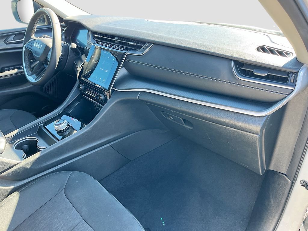 Used 2023 Jeep Grand Cherokee L Laredo image 30