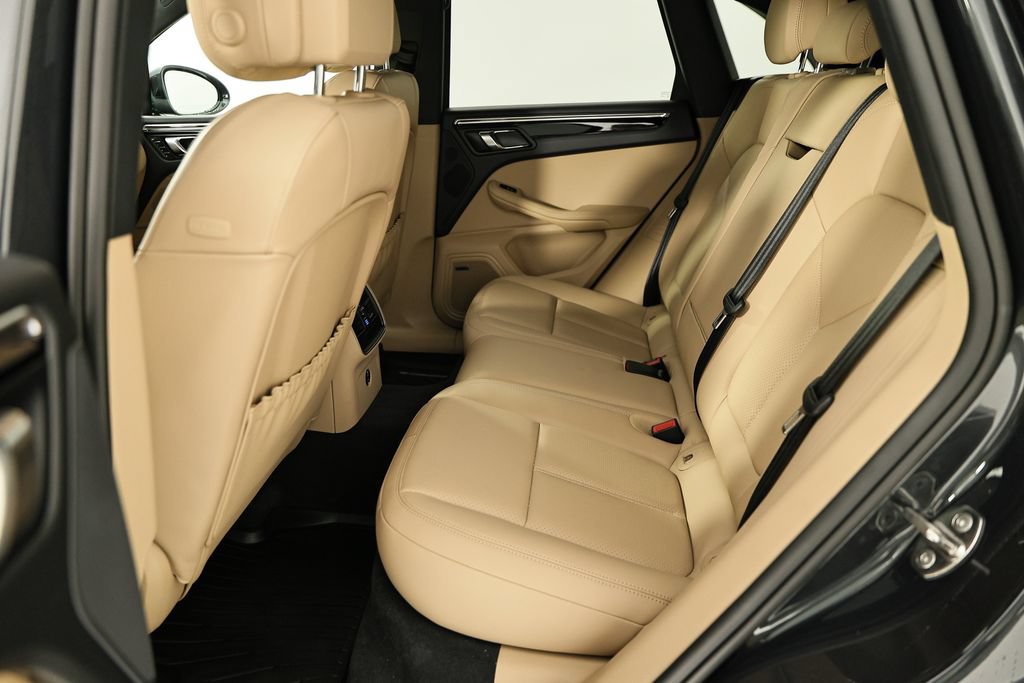Certified 2026 Porsche Macan AWD/4WD image 27
