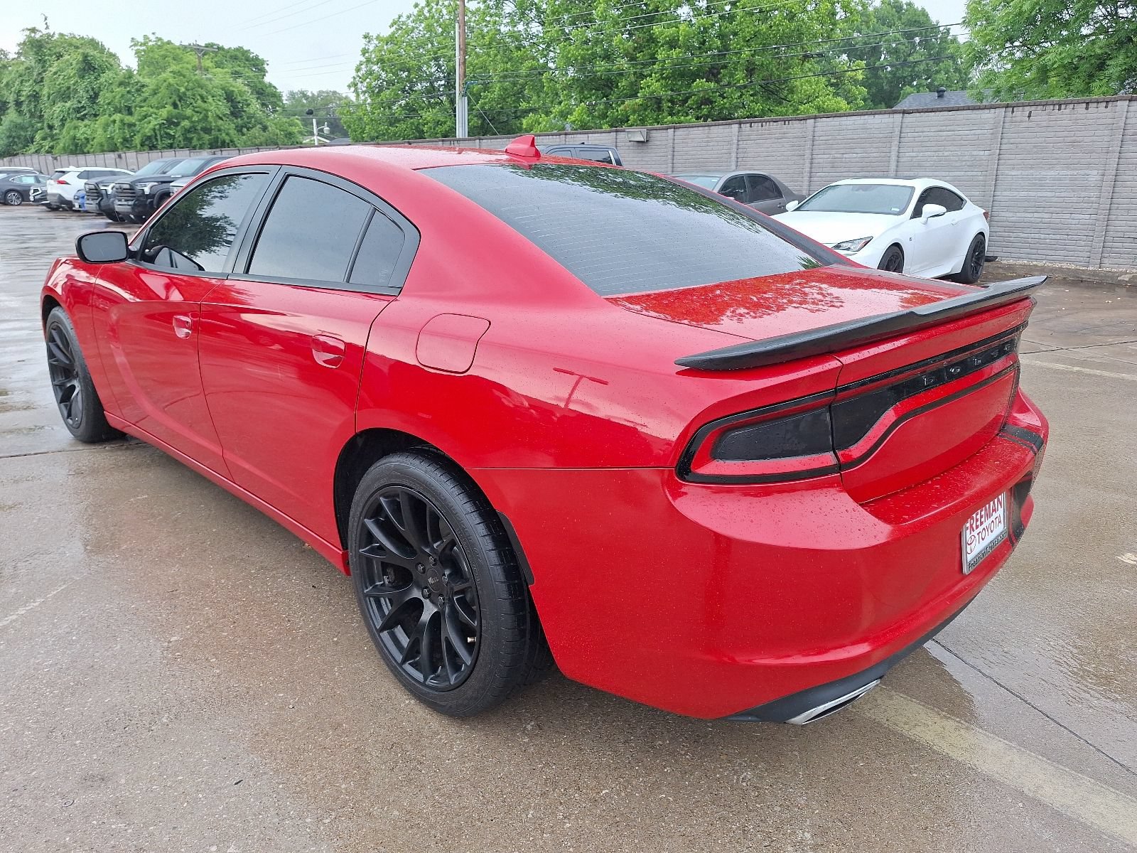 Used 2015 Dodge Charger SXT RWD image 4