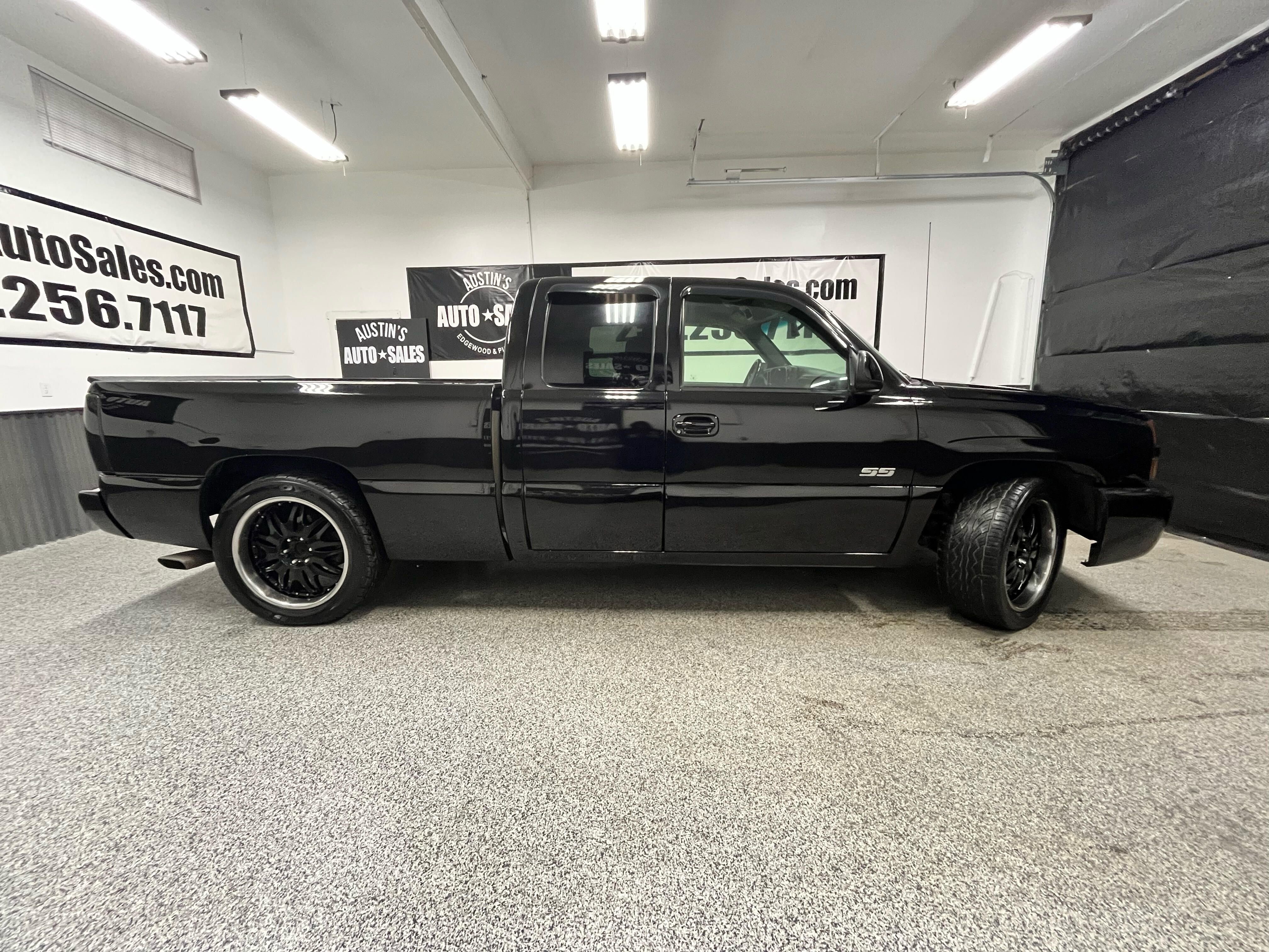 Used 2003 Chevrolet Silverado 1500 SS image 2