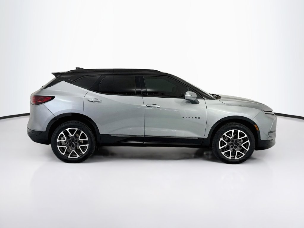 Used 2023 Chevrolet Blazer RS FWD image 4