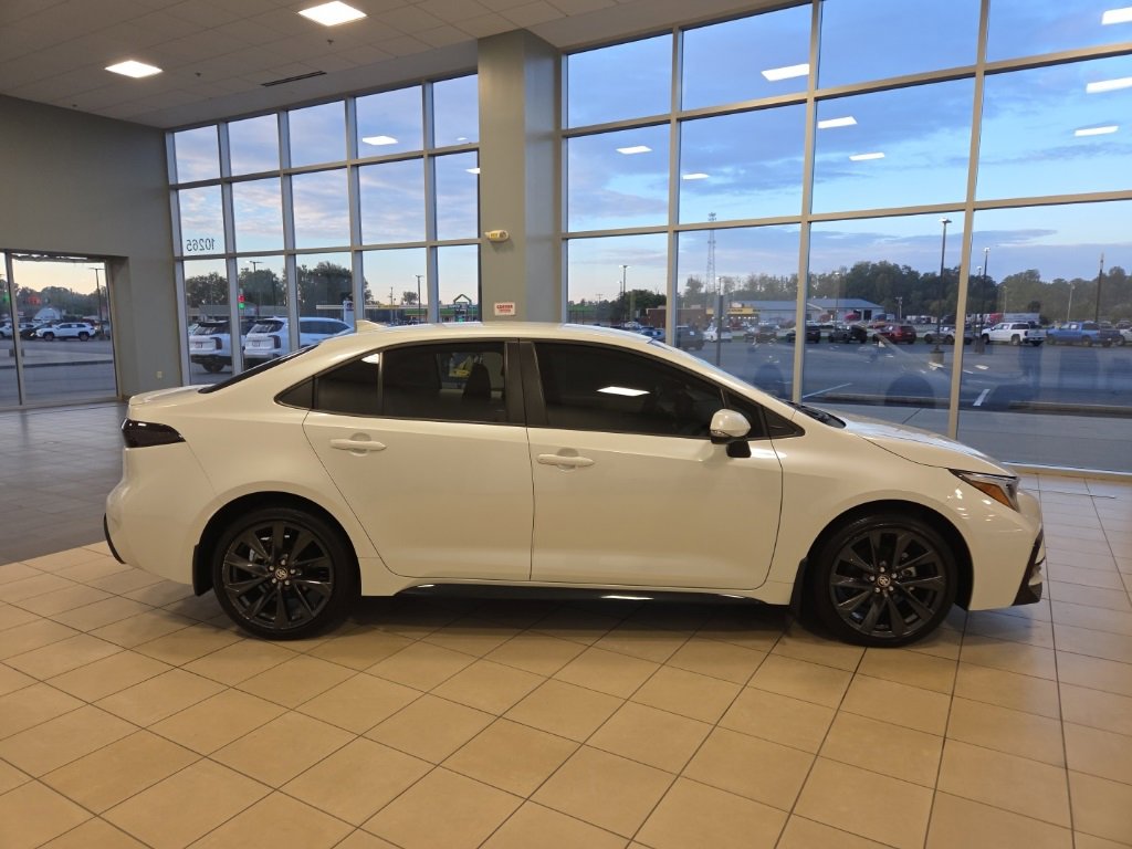 Used 2023 Toyota Corolla SE image 6
