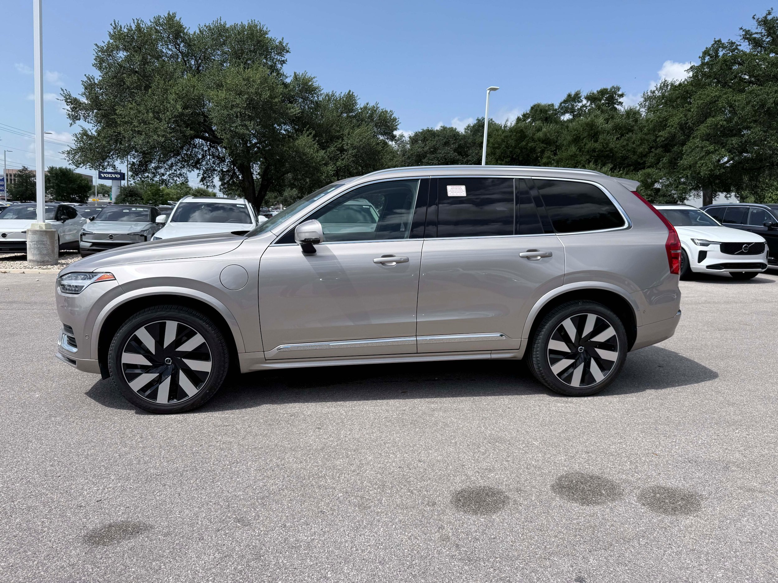 Certified 2024 Volvo XC90 T8 Plus w/ Protection Package Premier AWD/4WD image 3