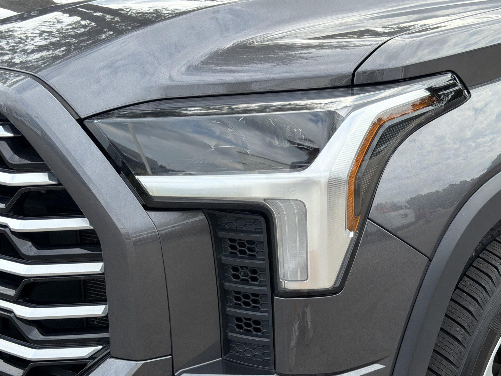 Used 2022 Toyota Tundra SR5 w/ SR5 Premium Package RWD image 8