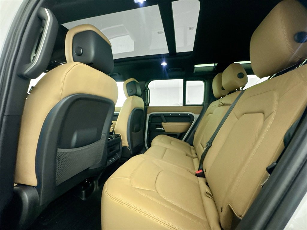 New 2026 Land Rover Defender 110 X-Dynamic SE image 24