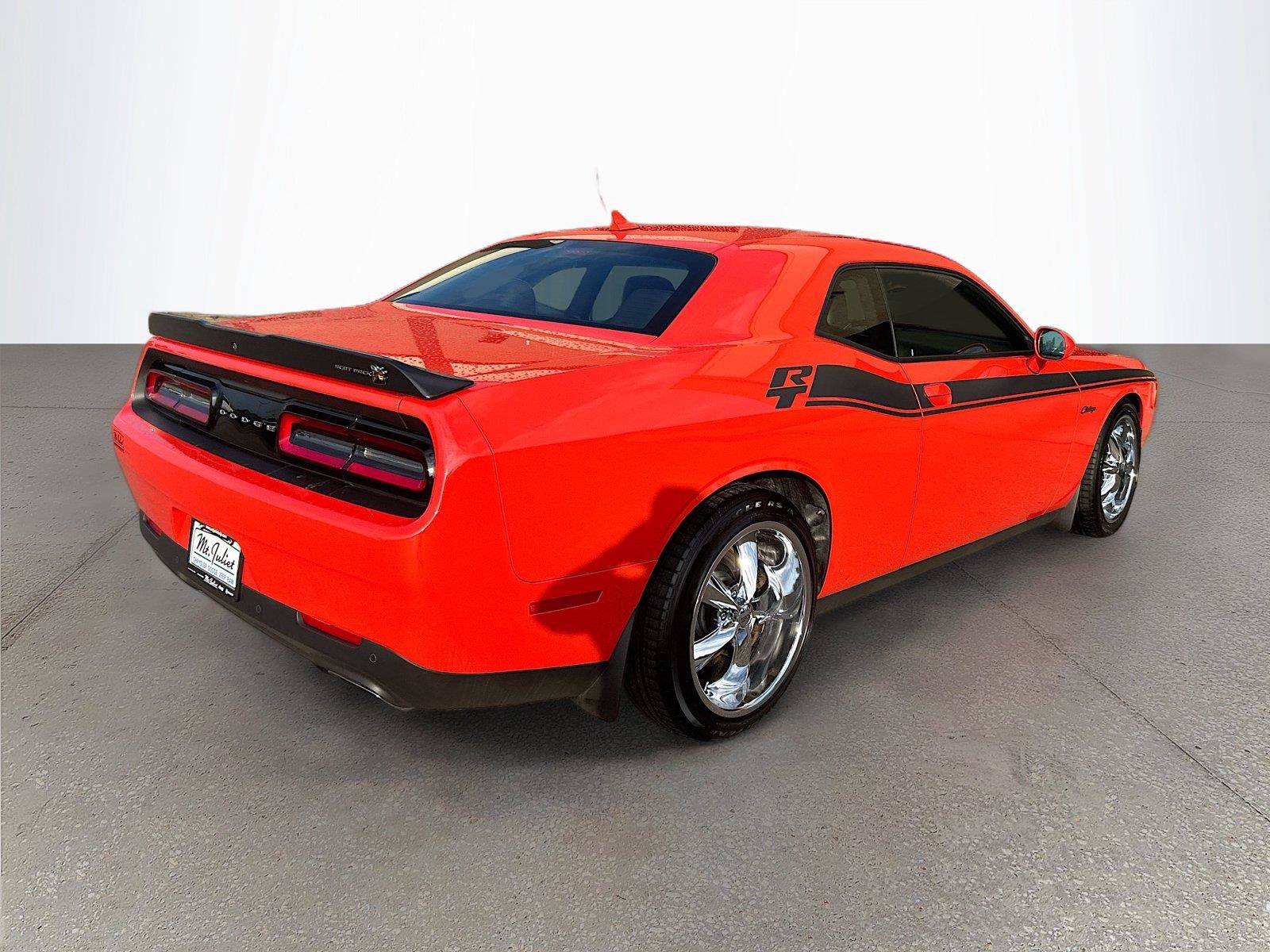 Used 2022 Dodge Challenger R/T Scat Pack w/ Shaker Package RWD image 5
