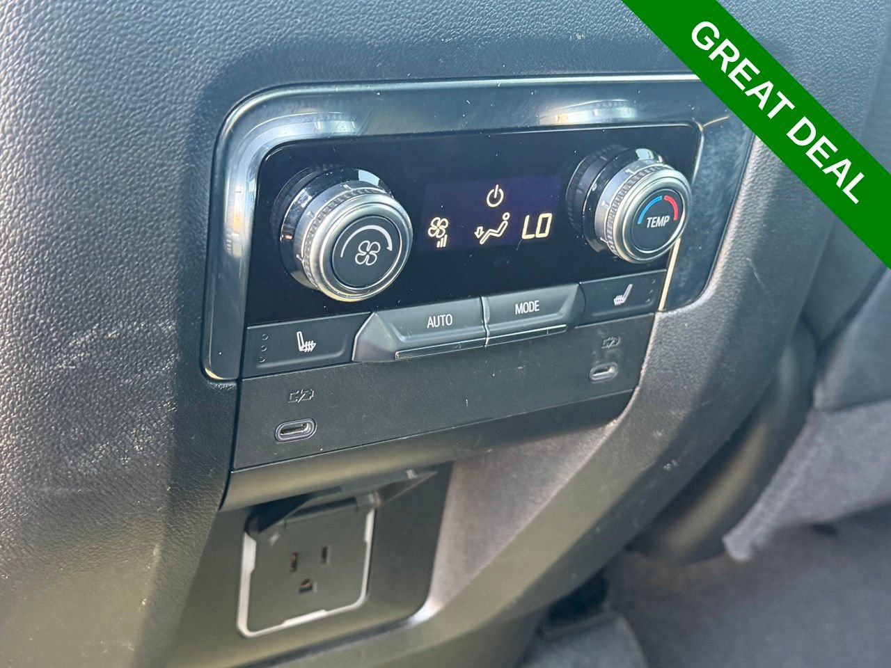 Used 2025 GMC Yukon Denali AWD/4WD image 36