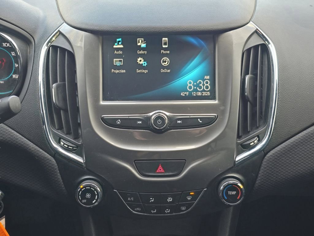 Used 2018 Chevrolet Cruze LT image 12