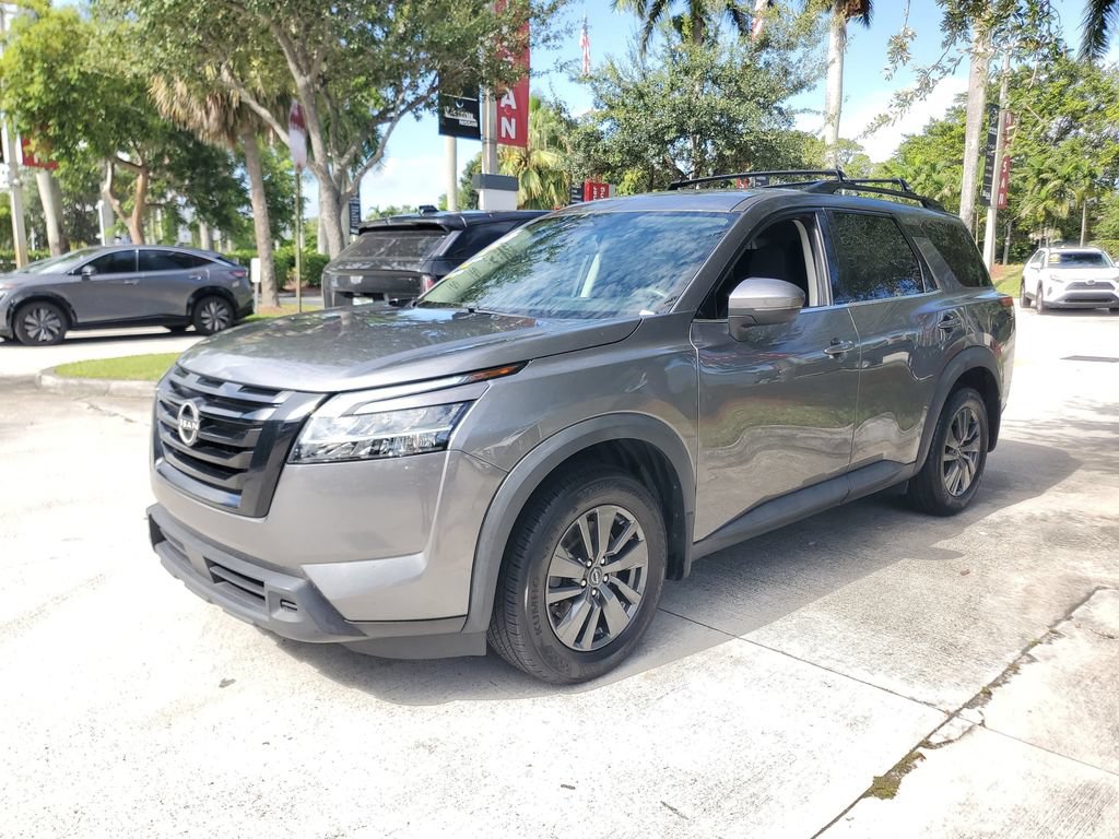 Certified 2022 Nissan Pathfinder SV w/ SV Black Package FWD image 3