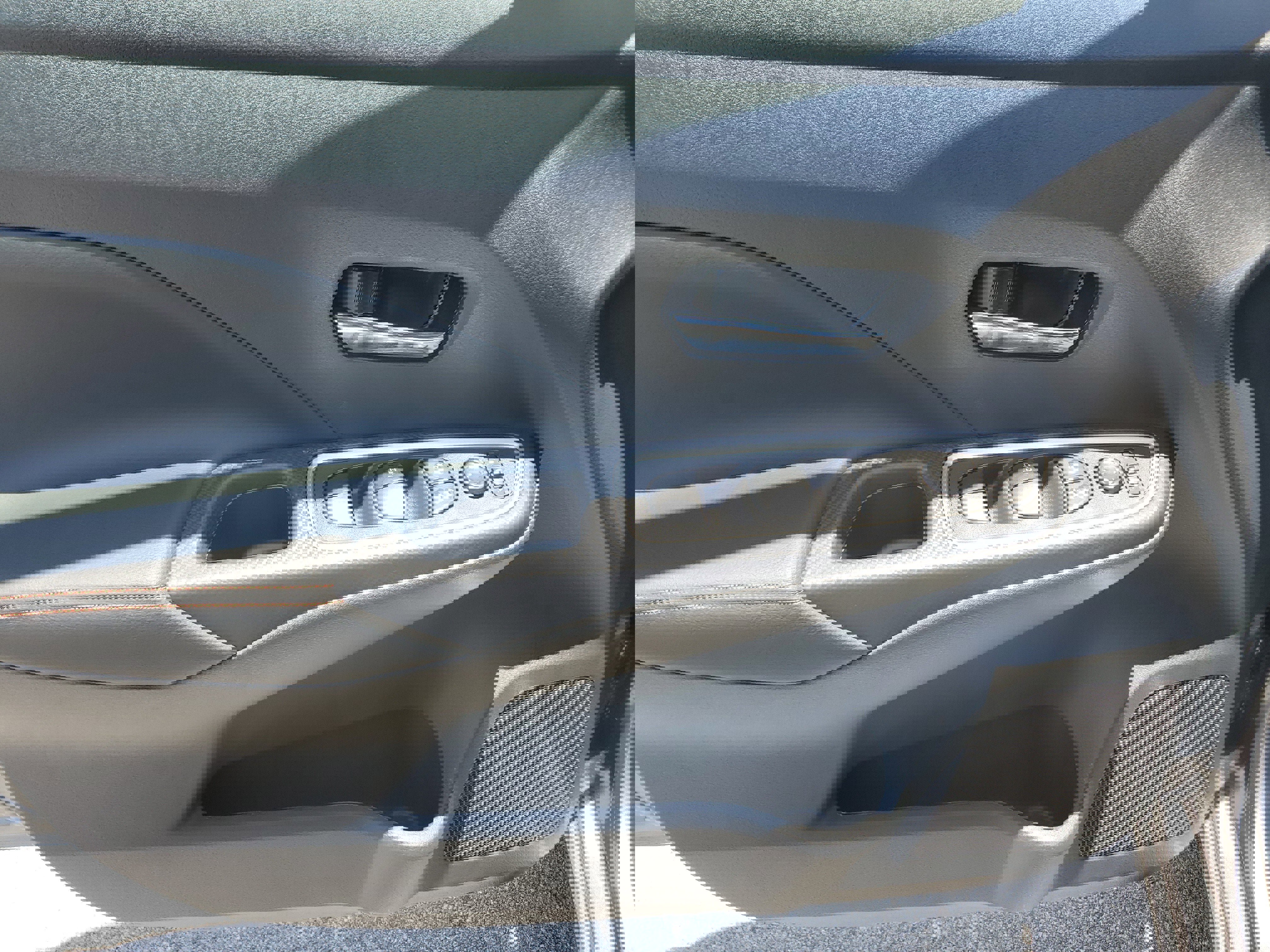 New 2025 Nissan Versa SR w/ Trunk Package image 18