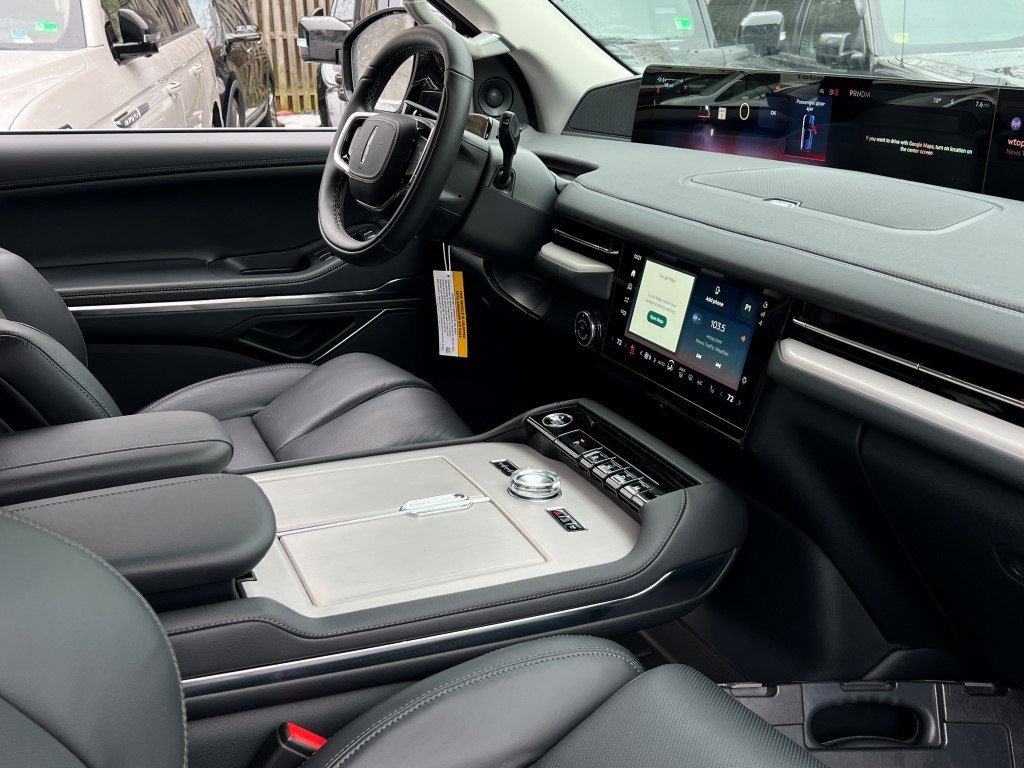 New 2026 Lincoln Navigator Premiere image 8