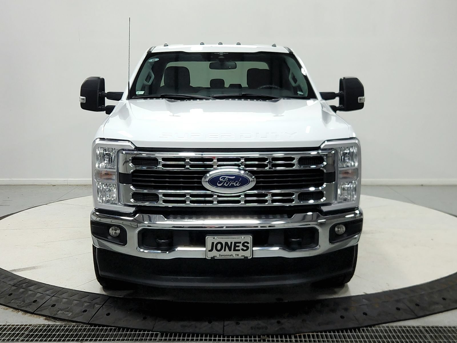 Used 2023 Ford F250 XLT AWD/4WD image 3