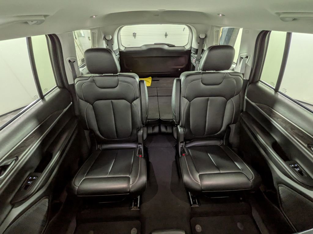 Certified 2023 Jeep Grand Cherokee L Limited image 33