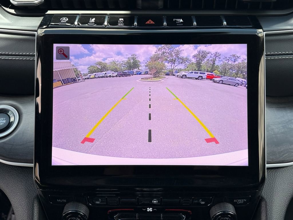 Used 2023 Jeep Grand Cherokee Limited AWD/4WD image 26