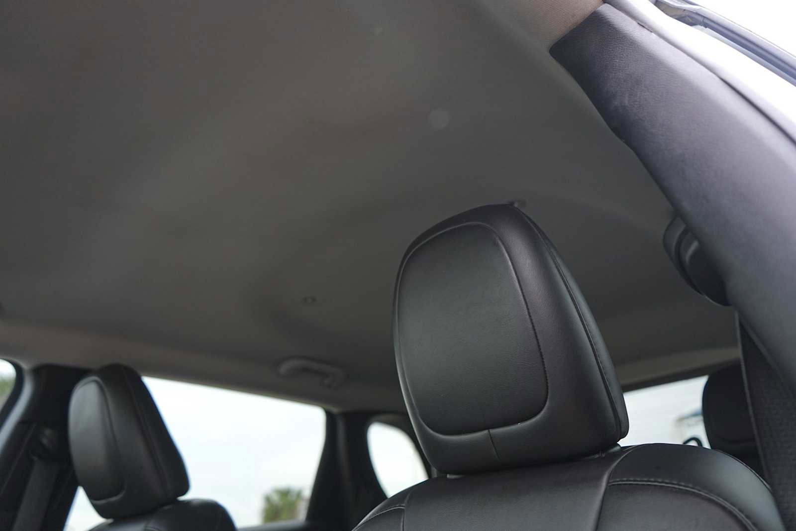 Used 2021 Jeep Cherokee Latitude Plus FWD image 26