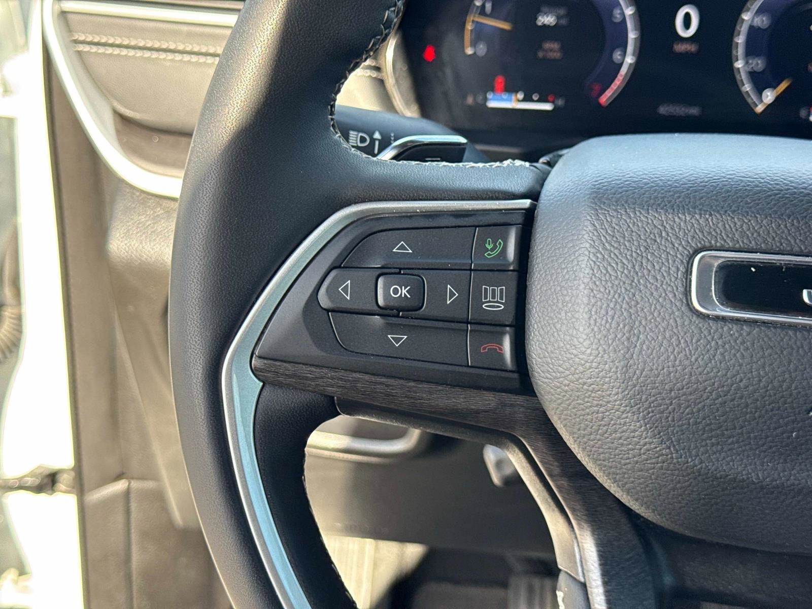 Used 2024 Jeep Grand Cherokee L Limited w/ Luxury Tech Group II image 36