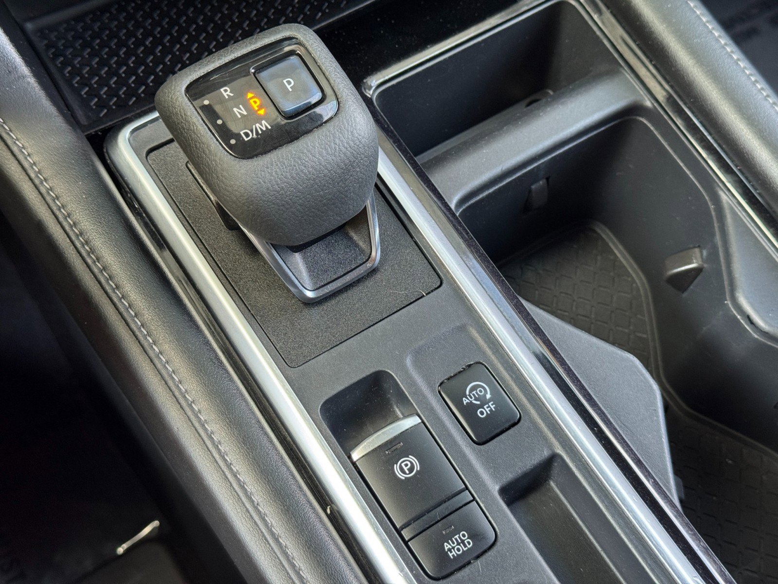 Used 2022 Nissan Pathfinder SV image 25