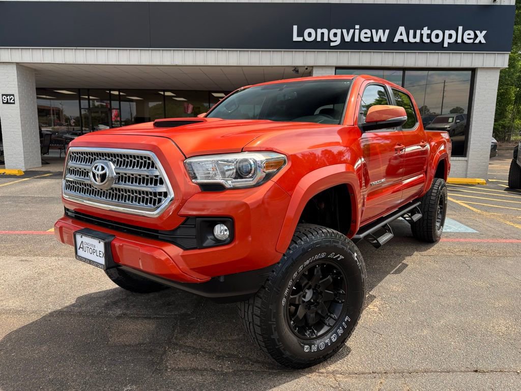 Used 2017 Toyota Tacoma TRD Sport w/ Tow Package (A/T) image 1