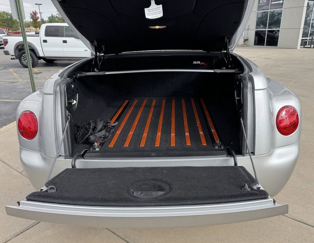 Used 2004 Chevrolet SSR w/ Preferred Equipment Group RWD image 12