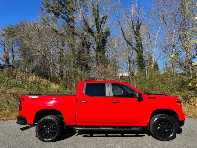 Used 2025 Chevrolet Silverado 1500 Custom Trail Boss w/ Turbomax Blackout Package image 5