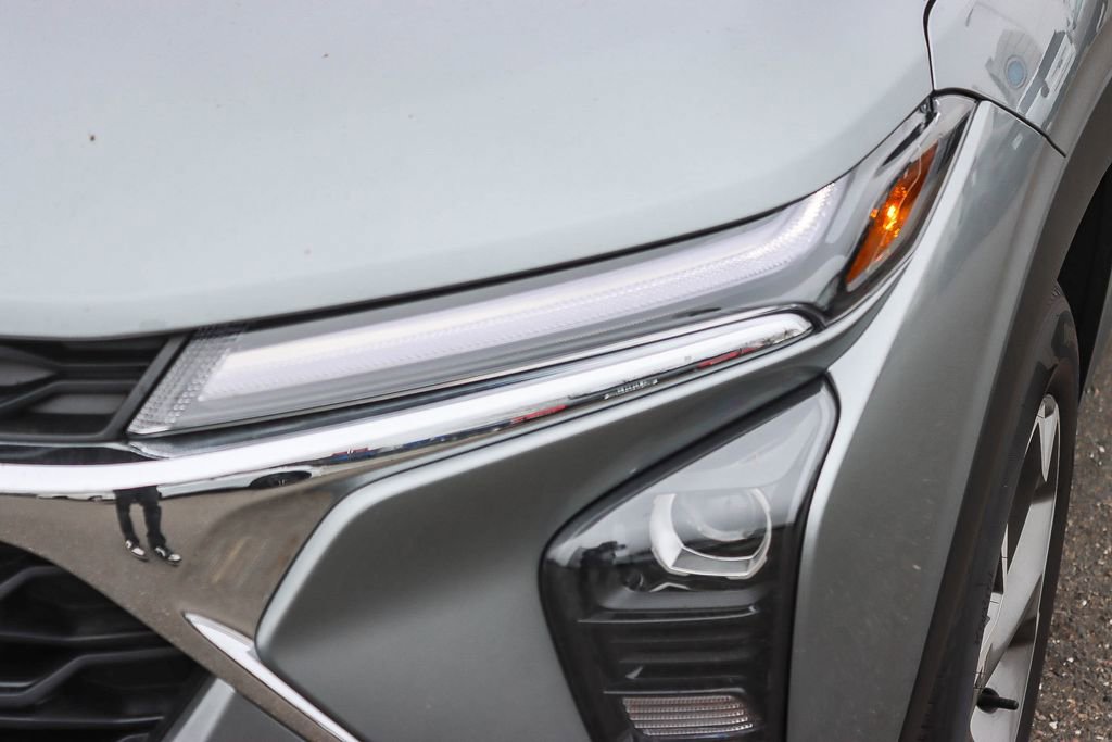 Used 2025 Chevrolet Trax LT w/ LT Convenience Package image 7